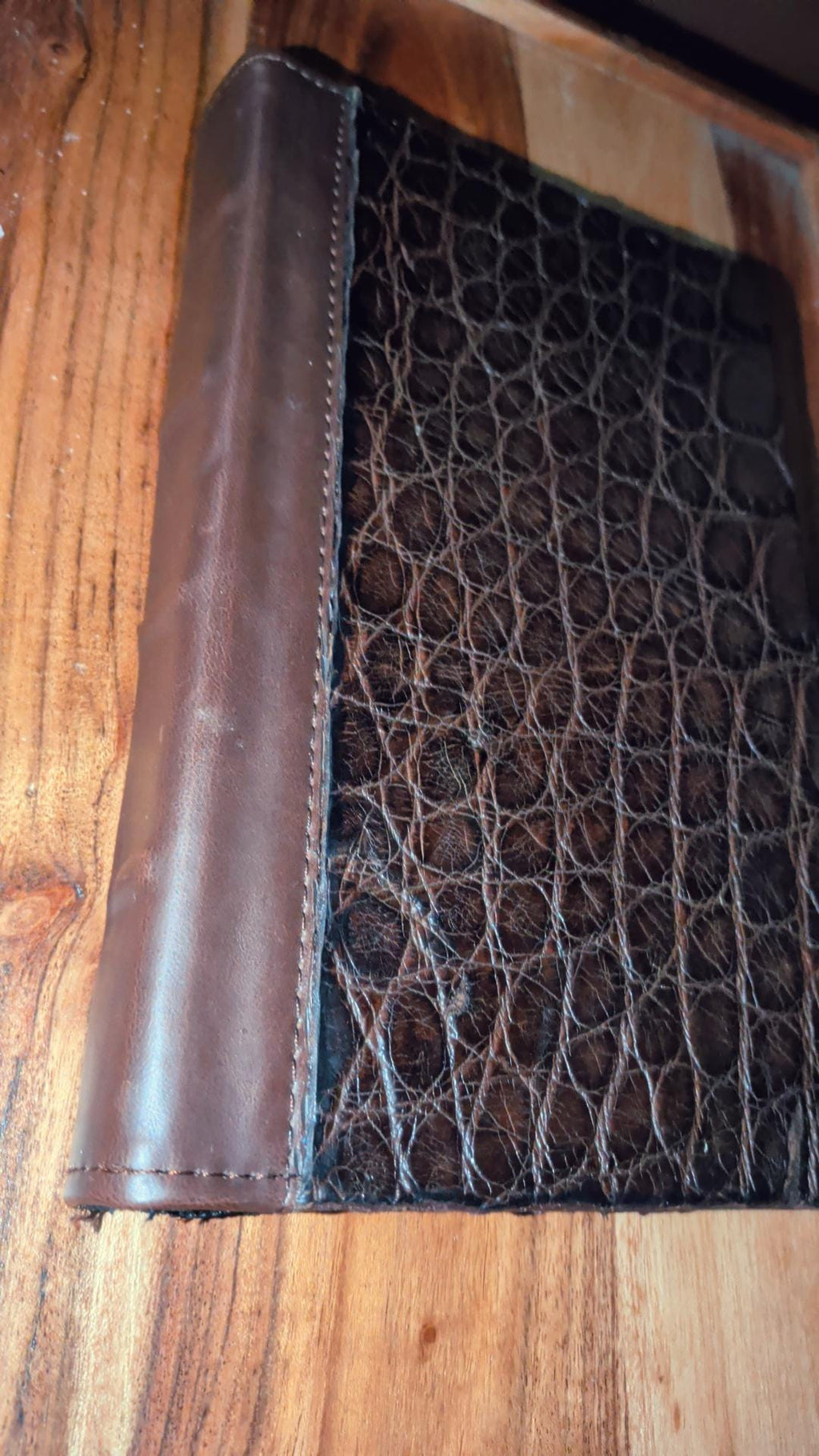 Authentic Bayou Alligator Leather Padfolio • Louisiana Tablet & iPad Case • Handmade Southern Business Portfolio Gift