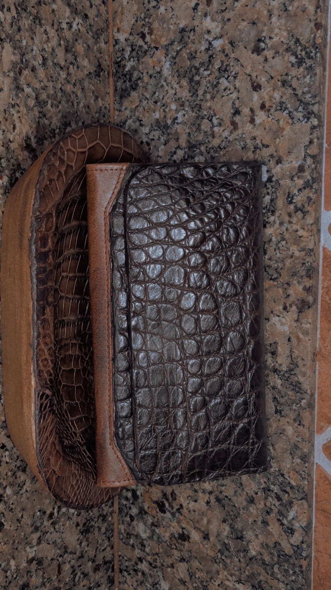 Authentic Louisiana Alligator Leather Wallet – Handcrafted Exotic Skin Clutch