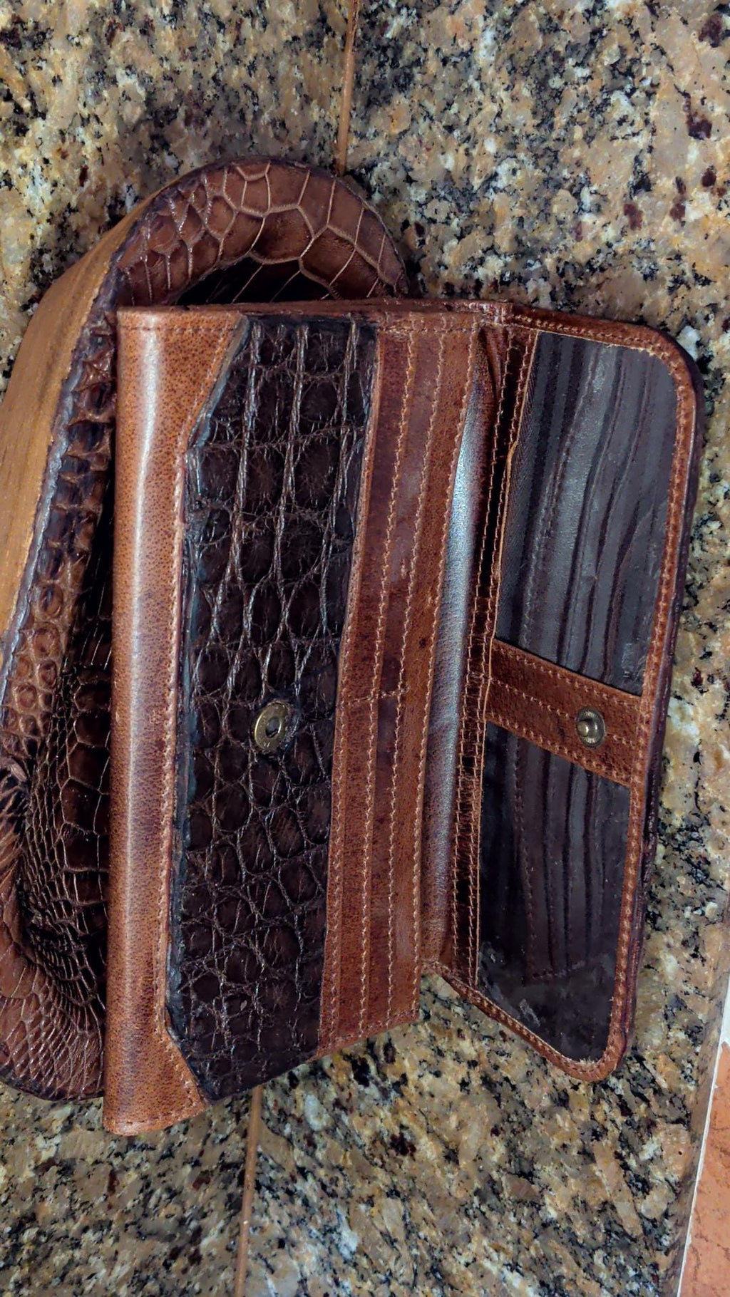 Authentic Louisiana Alligator Leather Wallet – Handcrafted Exotic Skin Clutch