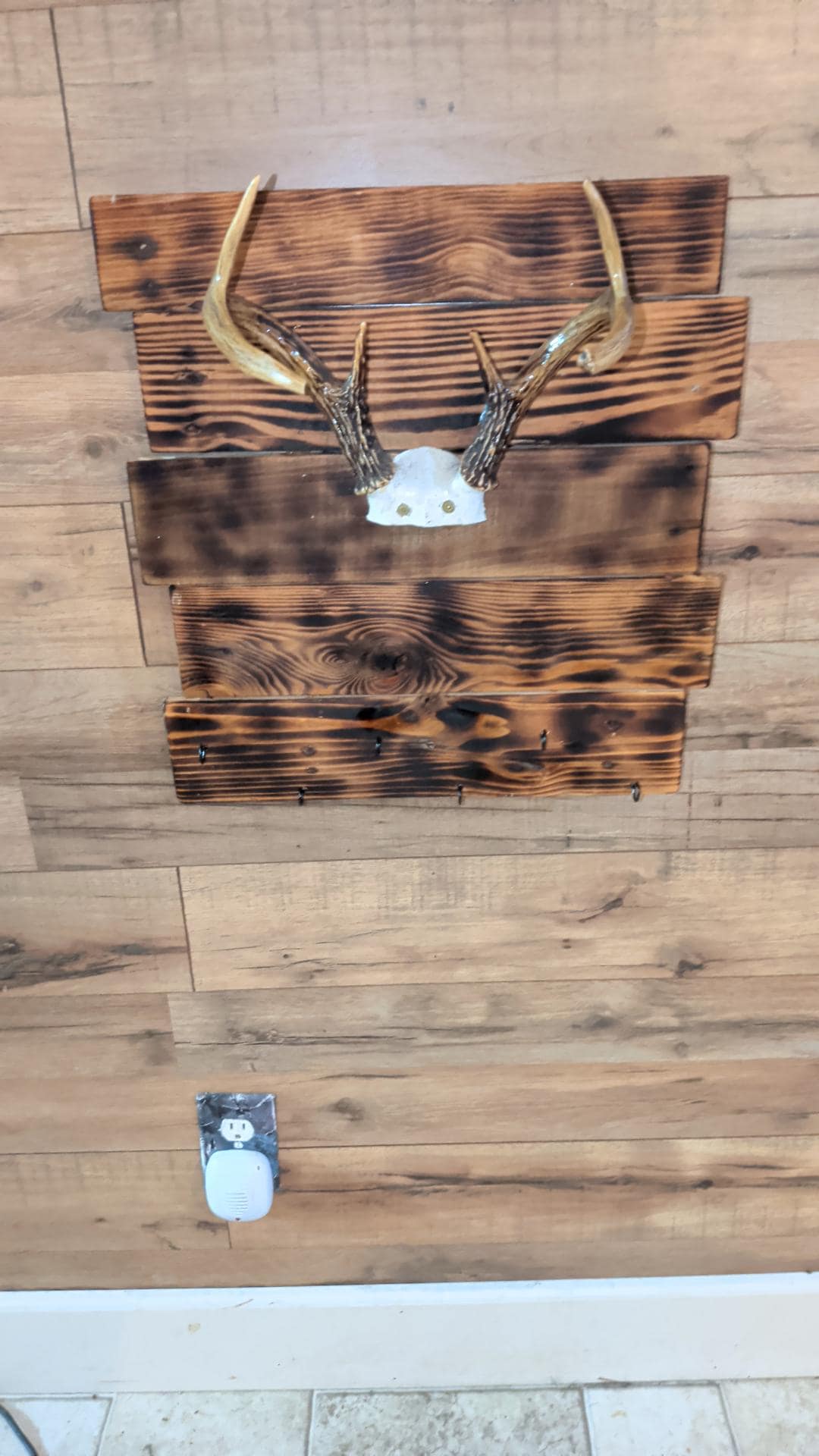 Deer Antler Wall Rack |Torched Wood 8Hook Coat Holder Antler Wall Rack